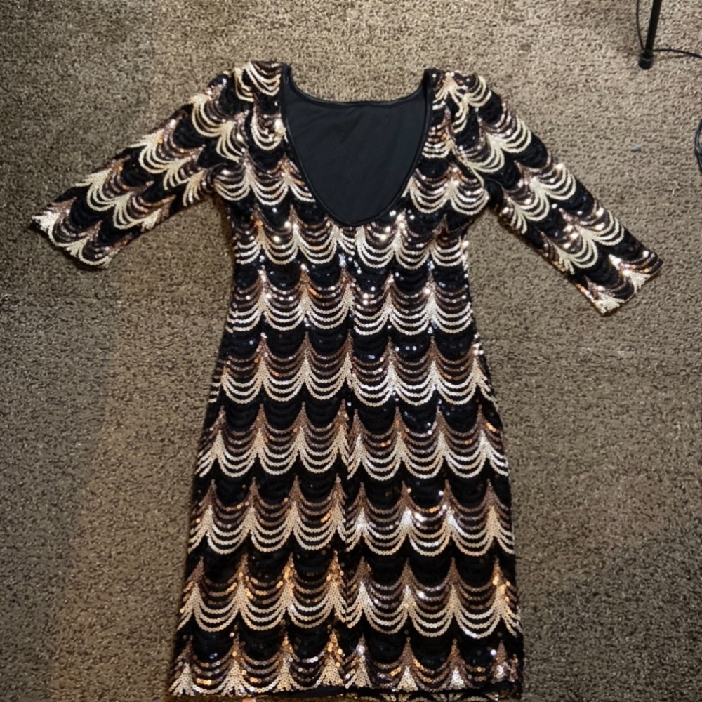 Sequin party dress with 3/4 sleeves and low back